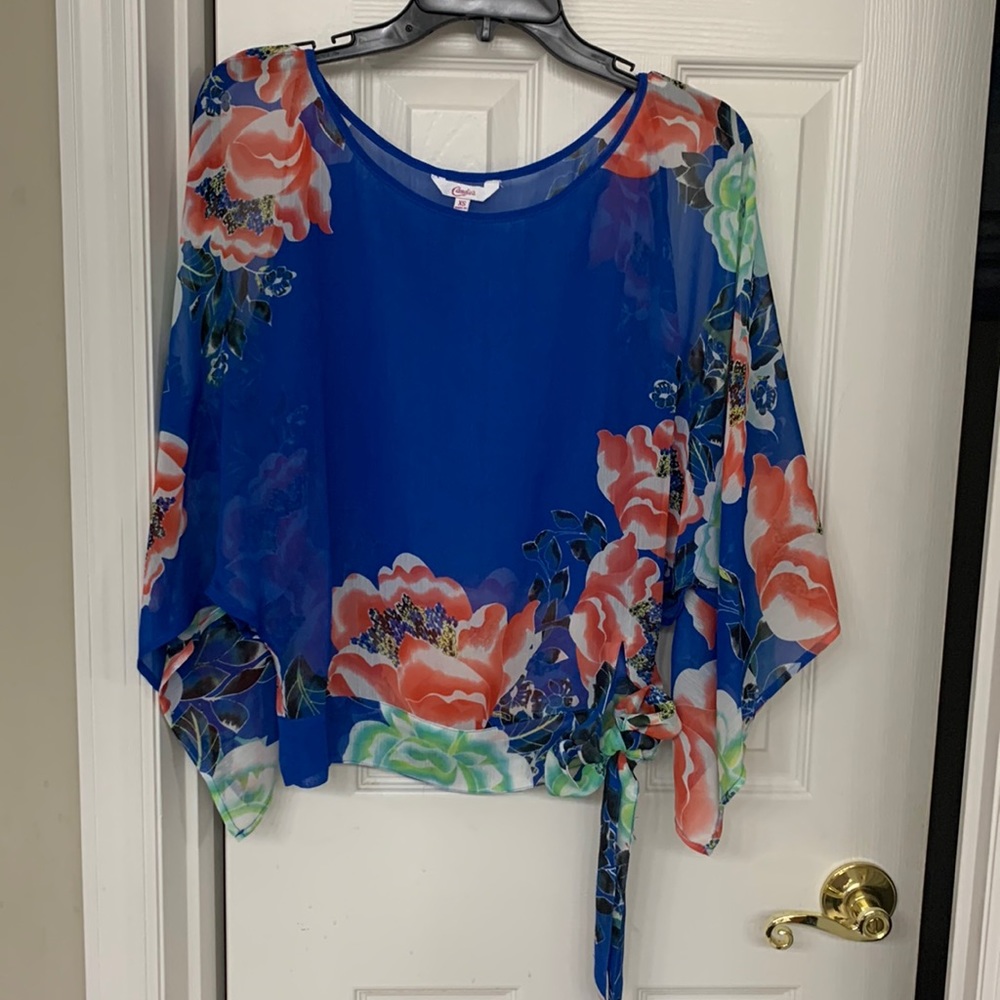Cute flowy beachy top. Blue floral chiffon. Kimono sleeve. Size XS